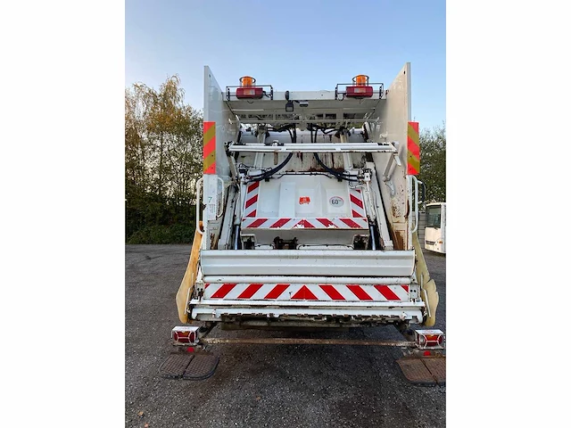 Volvo - fmfh9 - 2007 - garbage truck - afbeelding 33 van  36