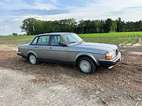 Volvo 240 - classic cars >15 - afbeelding 9 van  15