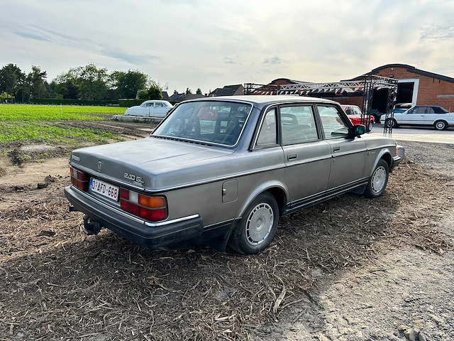 Volvo 240 - classic cars >15 - afbeelding 11 van  15
