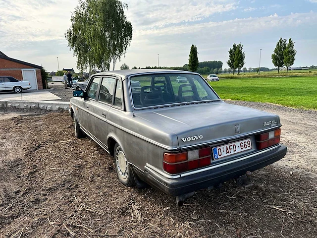 Volvo 240 - classic cars >15 - afbeelding 13 van  15