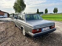 Volvo 240 - classic cars >15 - afbeelding 13 van  15
