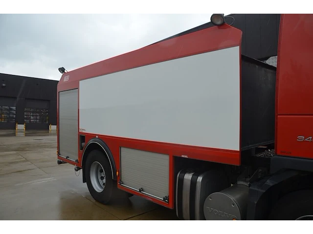 Volvo fm 4x2 tankwagen, bouwjaar: 06/06/2004, ch.nr. yv2j4cja12a552658 met boorddocumenten en sleutel - afbeelding 11 van  46