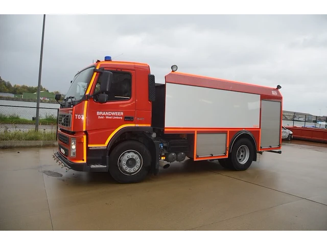 Volvo fm 4x2 tankwagen, bouwjaar: 06/06/2004, ch.nr. yv2j4cja12a552658 met boorddocumenten en sleutel - afbeelding 1 van  46