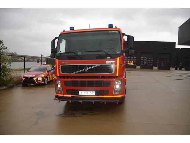 Volvo fm 4x2 tankwagen, bouwjaar: 06/06/2004, ch.nr. yv2j4cja12a552658 met boorddocumenten en sleutel - afbeelding 16 van  46
