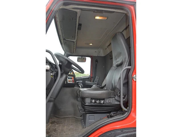 Volvo fm 4x2 tankwagen, bouwjaar: 06/06/2004, ch.nr. yv2j4cja12a552658 met boorddocumenten en sleutel - afbeelding 18 van  46