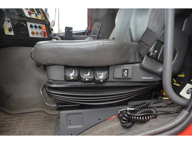 Volvo fm 4x2 tankwagen, bouwjaar: 06/06/2004, ch.nr. yv2j4cja12a552658 met boorddocumenten en sleutel - afbeelding 19 van  46