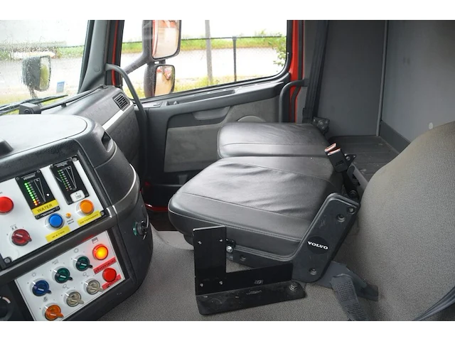 Volvo fm 4x2 tankwagen, bouwjaar: 06/06/2004, ch.nr. yv2j4cja12a552658 met boorddocumenten en sleutel - afbeelding 20 van  46