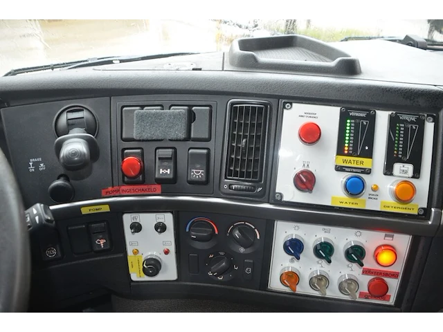 Volvo fm 4x2 tankwagen, bouwjaar: 06/06/2004, ch.nr. yv2j4cja12a552658 met boorddocumenten en sleutel - afbeelding 24 van  46