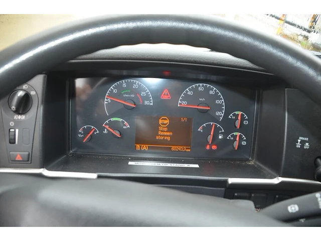 Volvo fm 4x2 tankwagen, bouwjaar: 06/06/2004, ch.nr. yv2j4cja12a552658 met boorddocumenten en sleutel - afbeelding 26 van  46