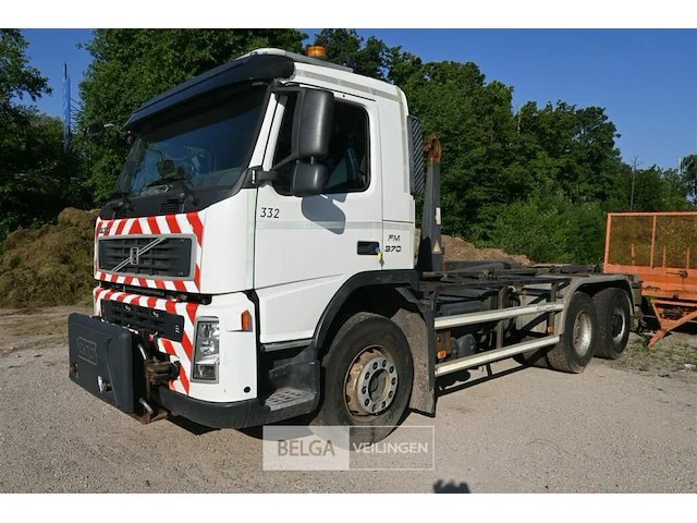 Volvo fm vrachtwagen met containersysteem - afbeelding 1 van  24