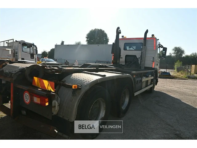Volvo fm vrachtwagen met containersysteem - afbeelding 13 van  24