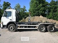 Volvo fm vrachtwagen met containersysteem - afbeelding 12 van  24