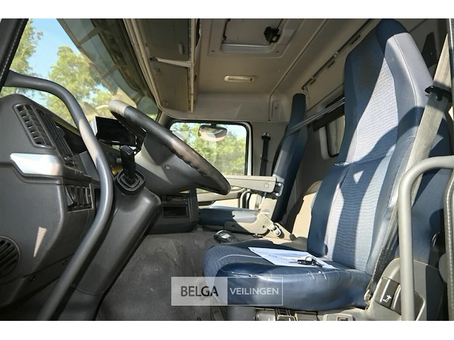 Volvo fm vrachtwagen met containersysteem - afbeelding 21 van  24
