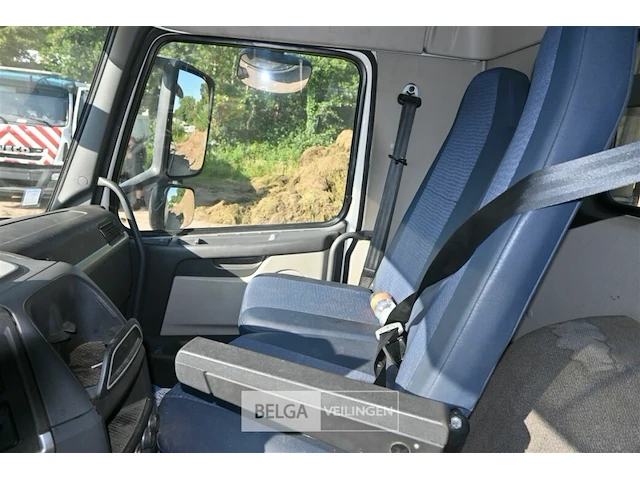 Volvo fm vrachtwagen met containersysteem - afbeelding 22 van  24