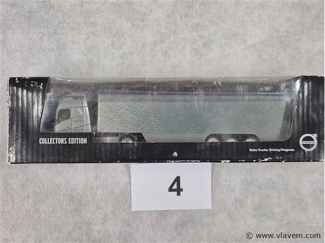 Volvo truck - afbeelding 1 van  3