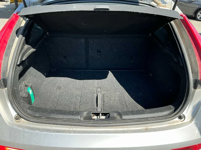 Volvo v40 personenauto - afbeelding 14 van  15