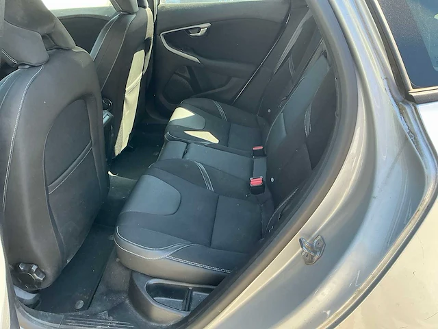 Volvo v40 personenauto - afbeelding 15 van  15