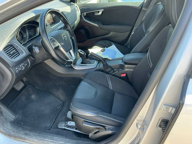 Volvo v40 personenauto - afbeelding 2 van  15