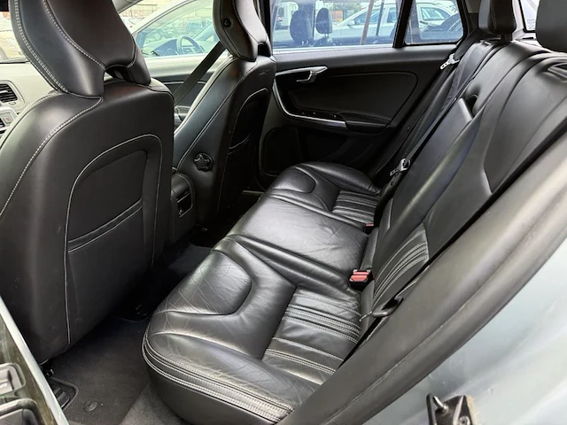 Volvo v60 2.4 d6 4wd plug-in hybrid 215 at,2013 - afbeelding 10 van  29