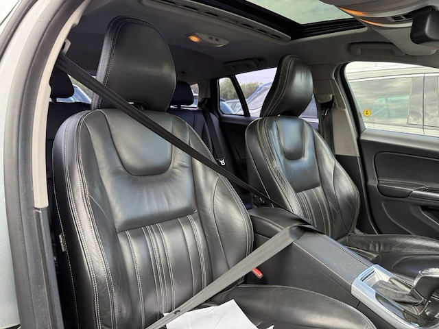 Volvo v60 2.4 d6 4wd plug-in hybrid 215 at,2013 - afbeelding 16 van  29