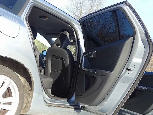 Volvo v60 d2 - afbeelding 15 van  51