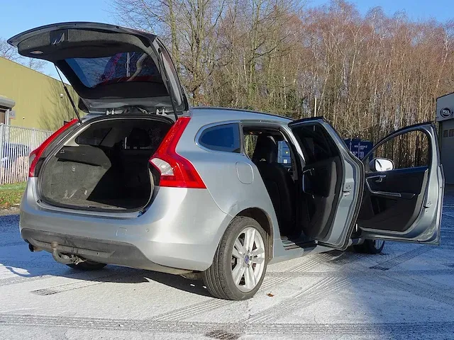Volvo v60 d2 - afbeelding 18 van  51