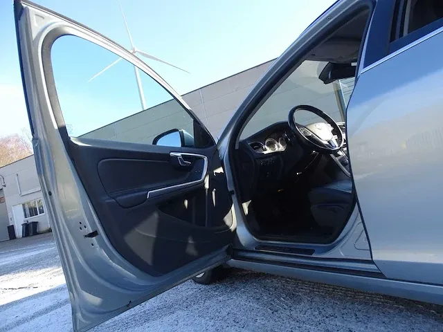 Volvo v60 d2 - afbeelding 24 van  51