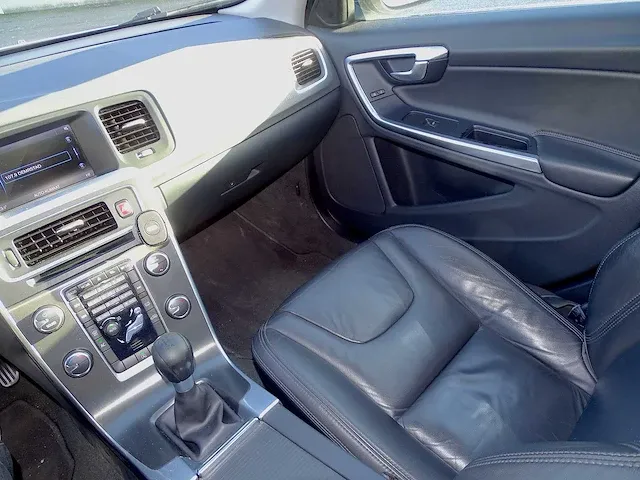 Volvo v60 d2 - afbeelding 31 van  51