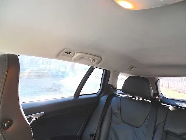 Volvo v60 d2 - afbeelding 33 van  51