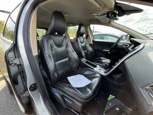 Volvo xc60 2.0 d3 r-design geartronic 163 at, 2011 - afbeelding 11 van  33