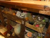 Voorbereiding teller floral assemblage, meststof en verschillend displays - afbeelding 6 van  15