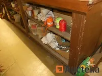 Voorbereiding teller floral assemblage, meststof en verschillend displays - afbeelding 10 van  15