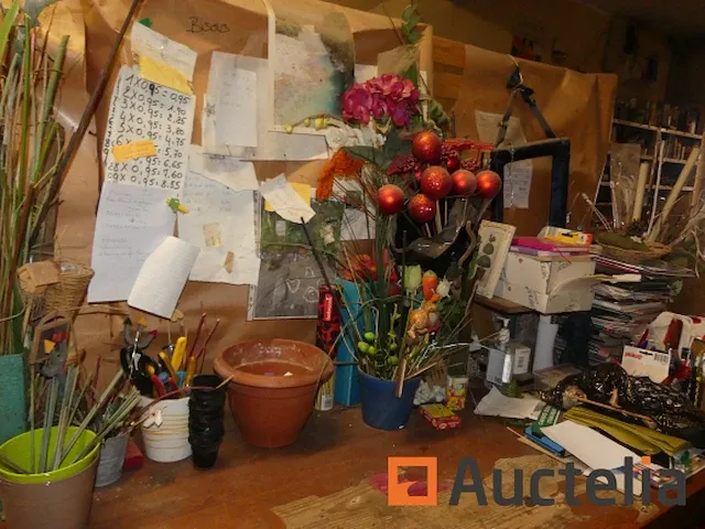 Voorbereiding teller floral assemblage, meststof en verschillend displays - afbeelding 14 van  15