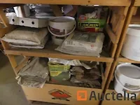 Voorbereiding teller floral assemblage, meststof en verschillend displays - afbeelding 15 van  15