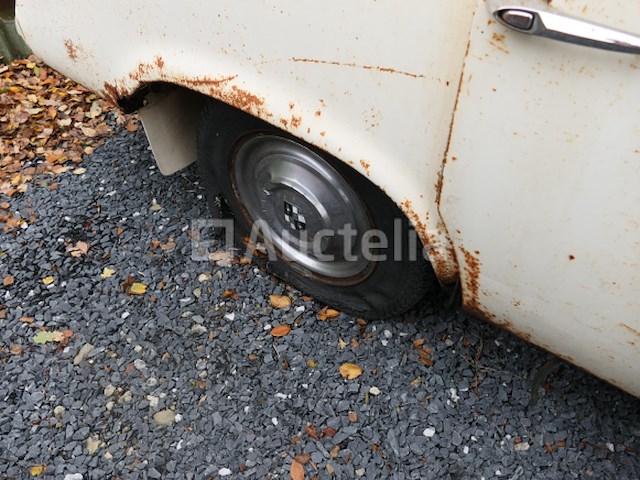 Voorouderauto om studebaker te herstellen - afbeelding 6 van  12