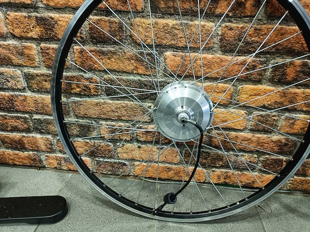 Voorwiel met motor e-bike - afbeelding 4 van  6