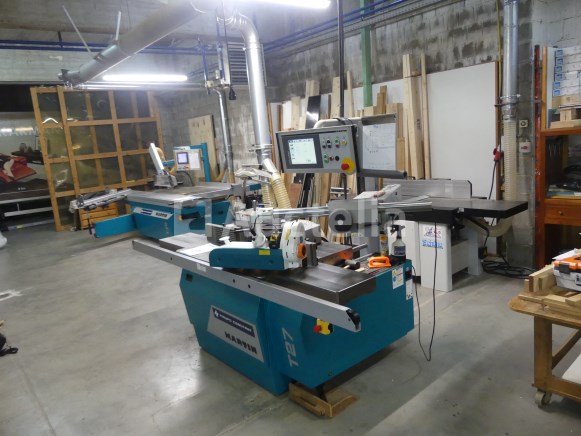 Vorkheftruck, zagen, compressoren, stapelaar Vorkheftruck, zagen, compressoren, stapelaar