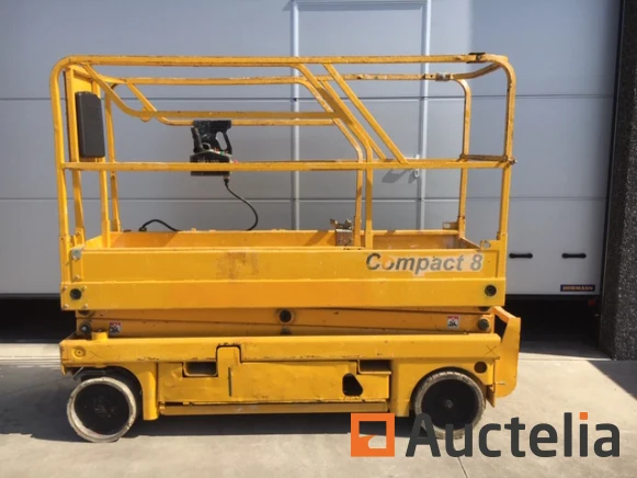 Vorkheftrucks, graafmachine (i.s.m. soha.auction)