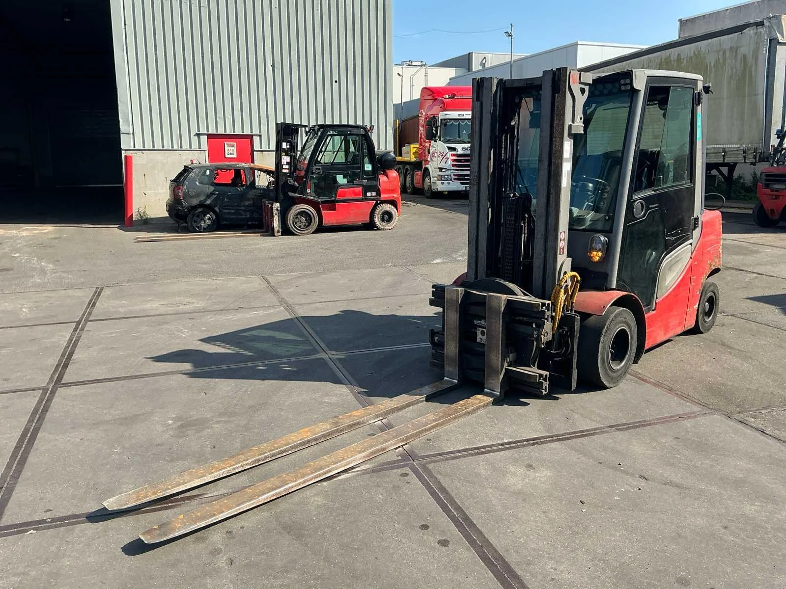 Vorkheftrucks, orderpickers en opleggers
