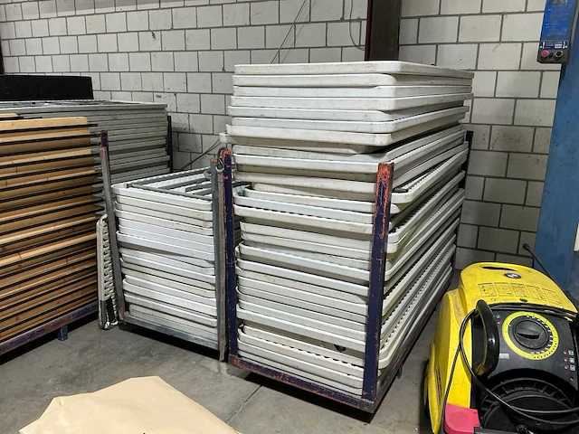 Vouwtafel pvc (84x) - afbeelding 1 van  8