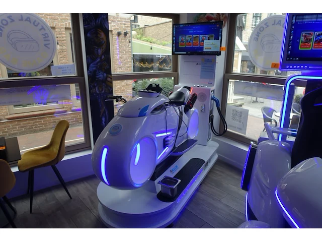 Vr installatie funinvr racing moto - afbeelding 2 van  4