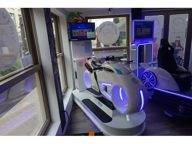 Vr installatie funinvr racing moto - afbeelding 3 van  4