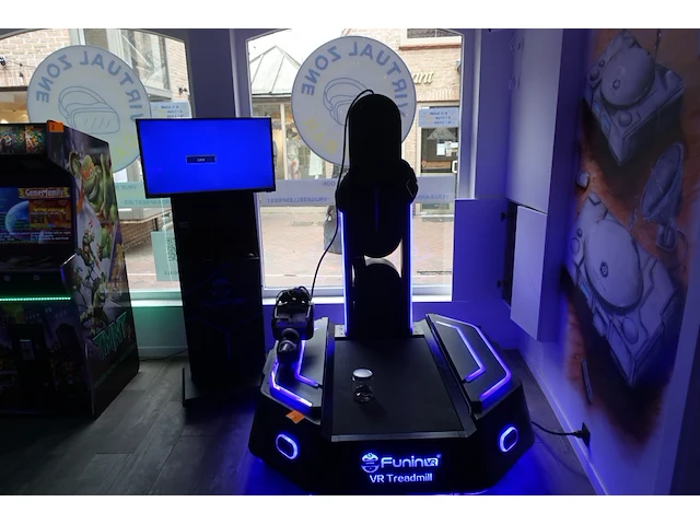 Vr installatie funinvr treadmill - afbeelding 1 van  3