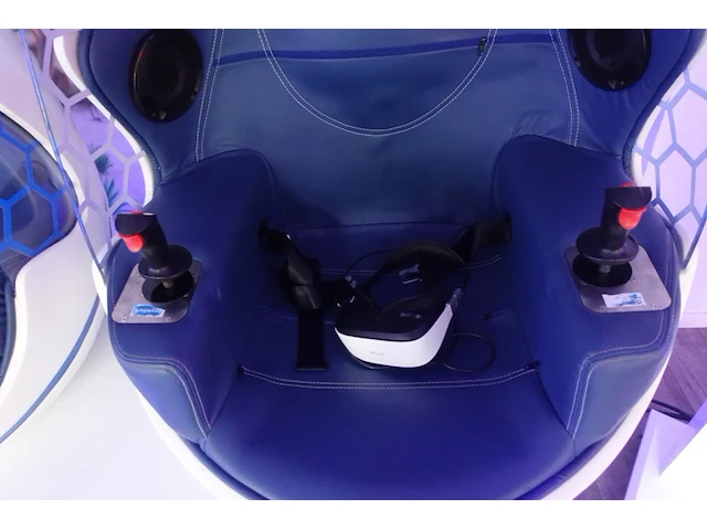 Vr installatie funinvr twin seat - afbeelding 2 van  3