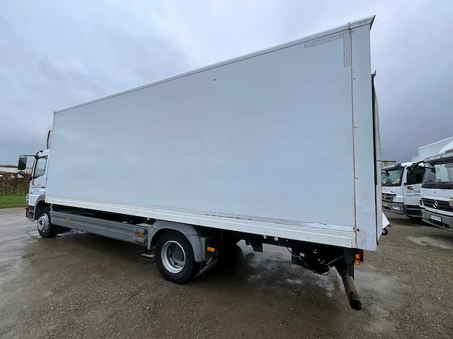 Vrachtwagen atego; 2010 - afbeelding 18 van  24