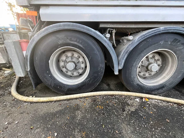 Vrachtwagen, chapewagen - afbeelding 2 van  10