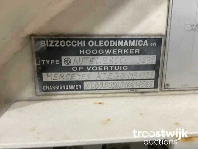 Vrachtwagen hoogwerker - afbeelding 10 van  19