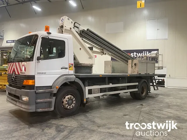 Vrachtwagen hoogwerker - afbeelding 1 van  19