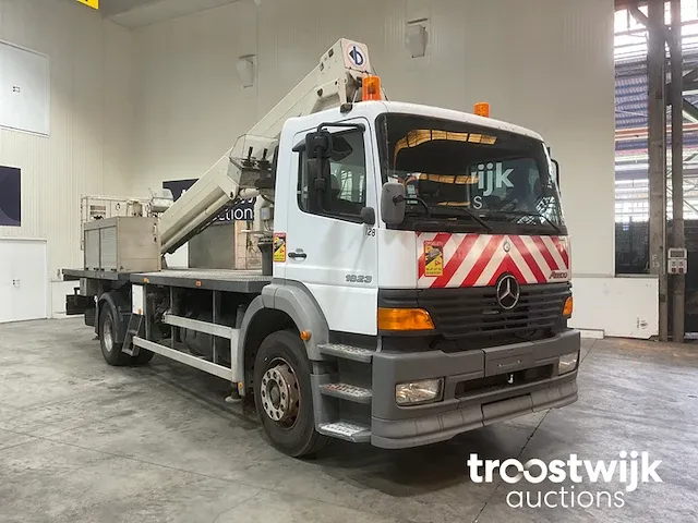 Vrachtwagen hoogwerker - afbeelding 13 van  19