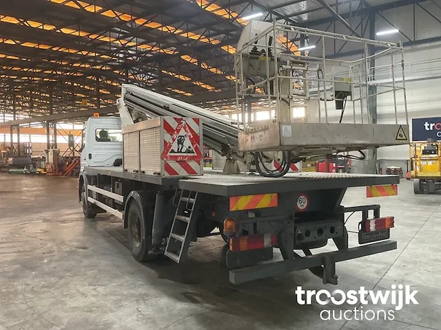 Vrachtwagen hoogwerker - afbeelding 16 van  19